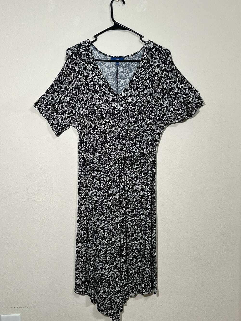 Apt. 9 Black & White Floral V-Neck Short Sleeve Asymmetrical Hem Wrap-Style Dres